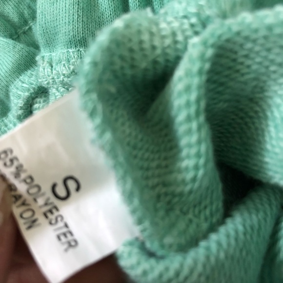 Woman’s jogger sweatpants - Picture 2 of 3